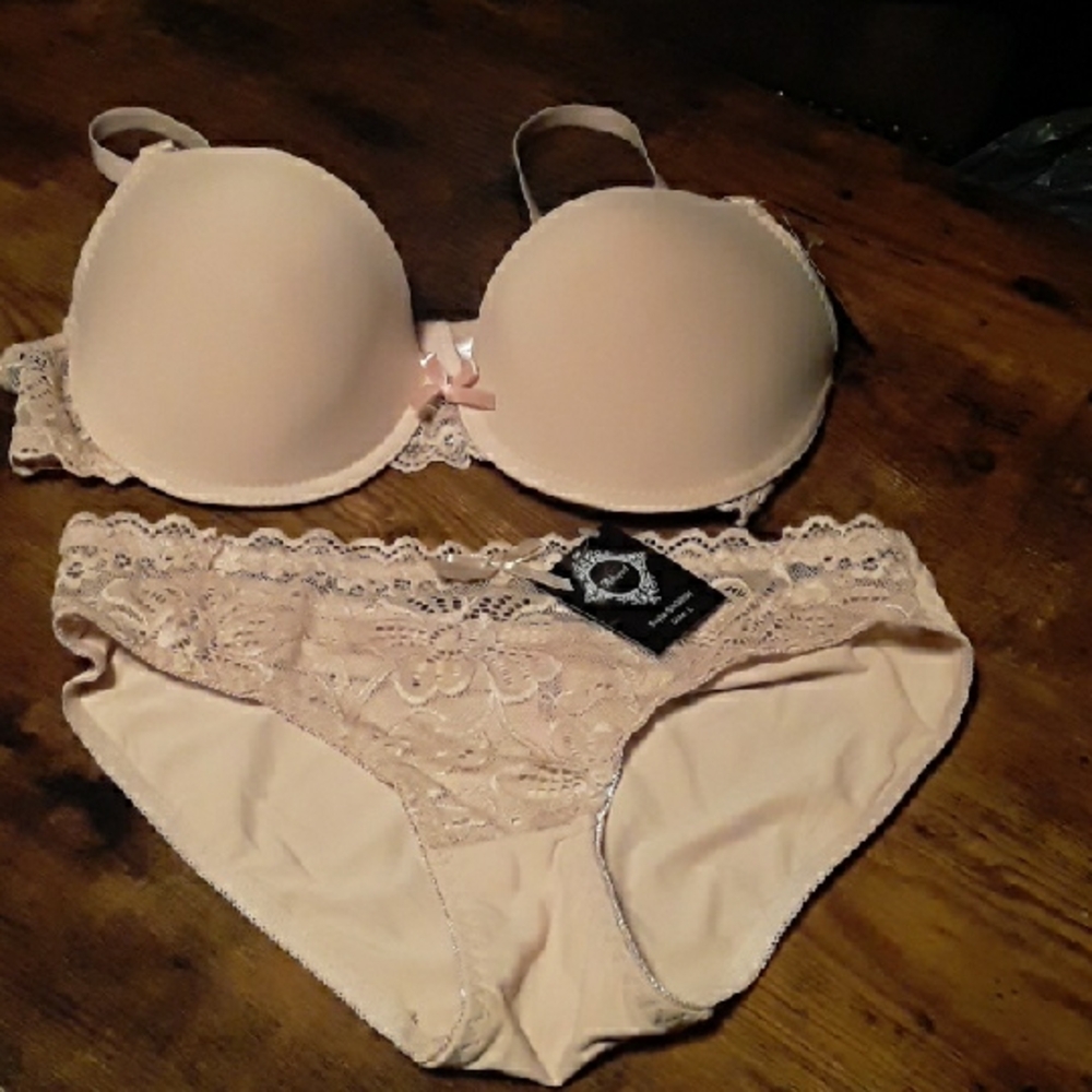 NWOT Adored Sexy Pearl Cream 36C Padded underwire Gorgeous Bra & Lg Panty Set